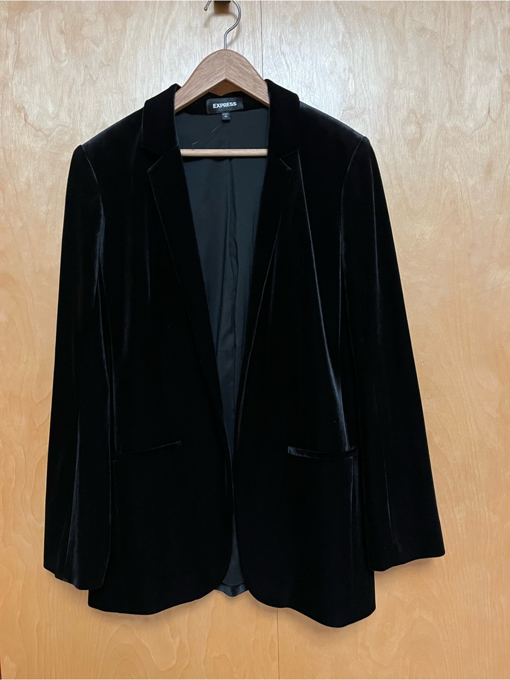EXPRESS Women's Black Velvet Blazer - Sz M